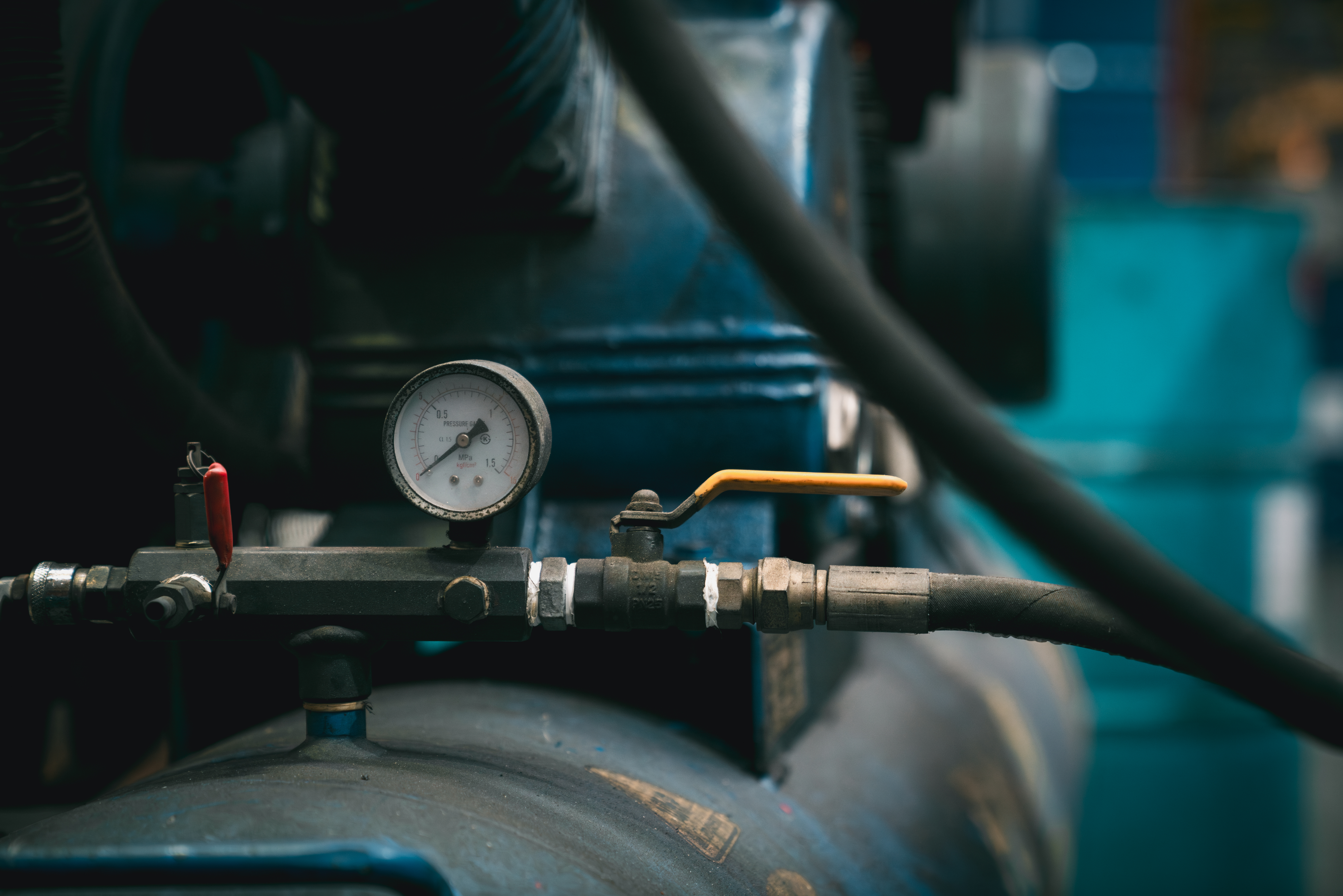 checking pressure gague